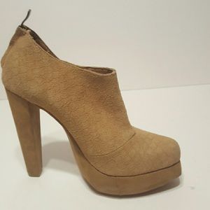 Plomo Valentina camel suede ankle high heeled boot
